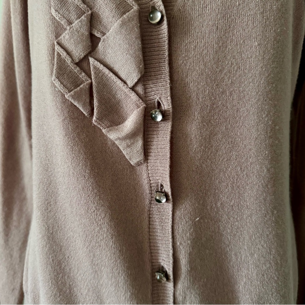 NY&Co Lavender V-Neck Knit Cardigan w/ Floral Appliqué Details Women's sz Medium - Picture 7 of 7